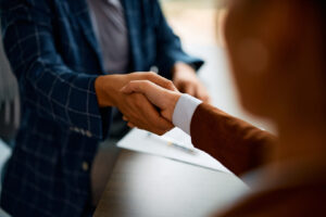 Close up of 2 people shaking hands